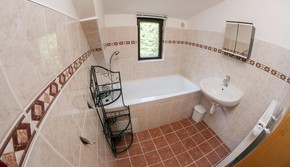 Levandulový pokoj - koupelna mimo pokoj